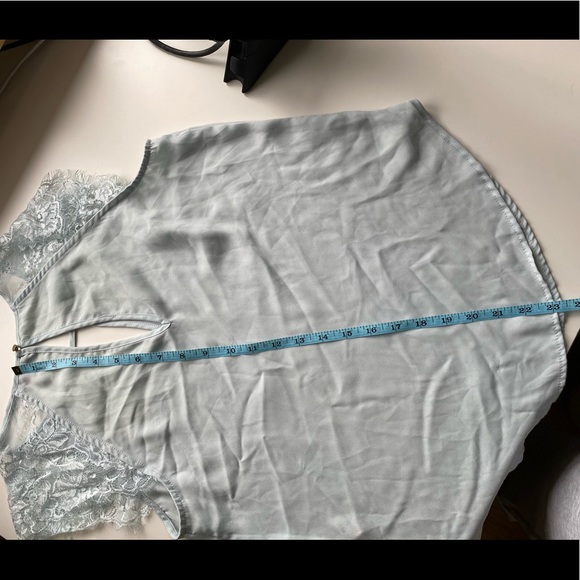 ⭐️SOLD⭐️Lacey Blue Top - Picture 5 of 10